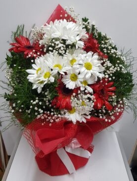 beyaz papatya kırmızı gerbera buket