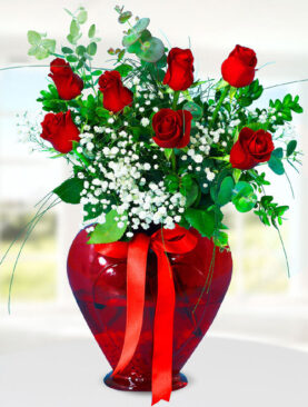 7 kırmızı gül kalp vazo