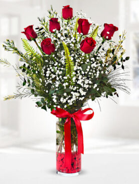 7 kırmızı gül vazo