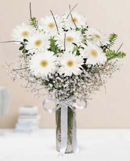 9 beyaz gerbera vazo