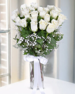 25 beyaz gül vazo